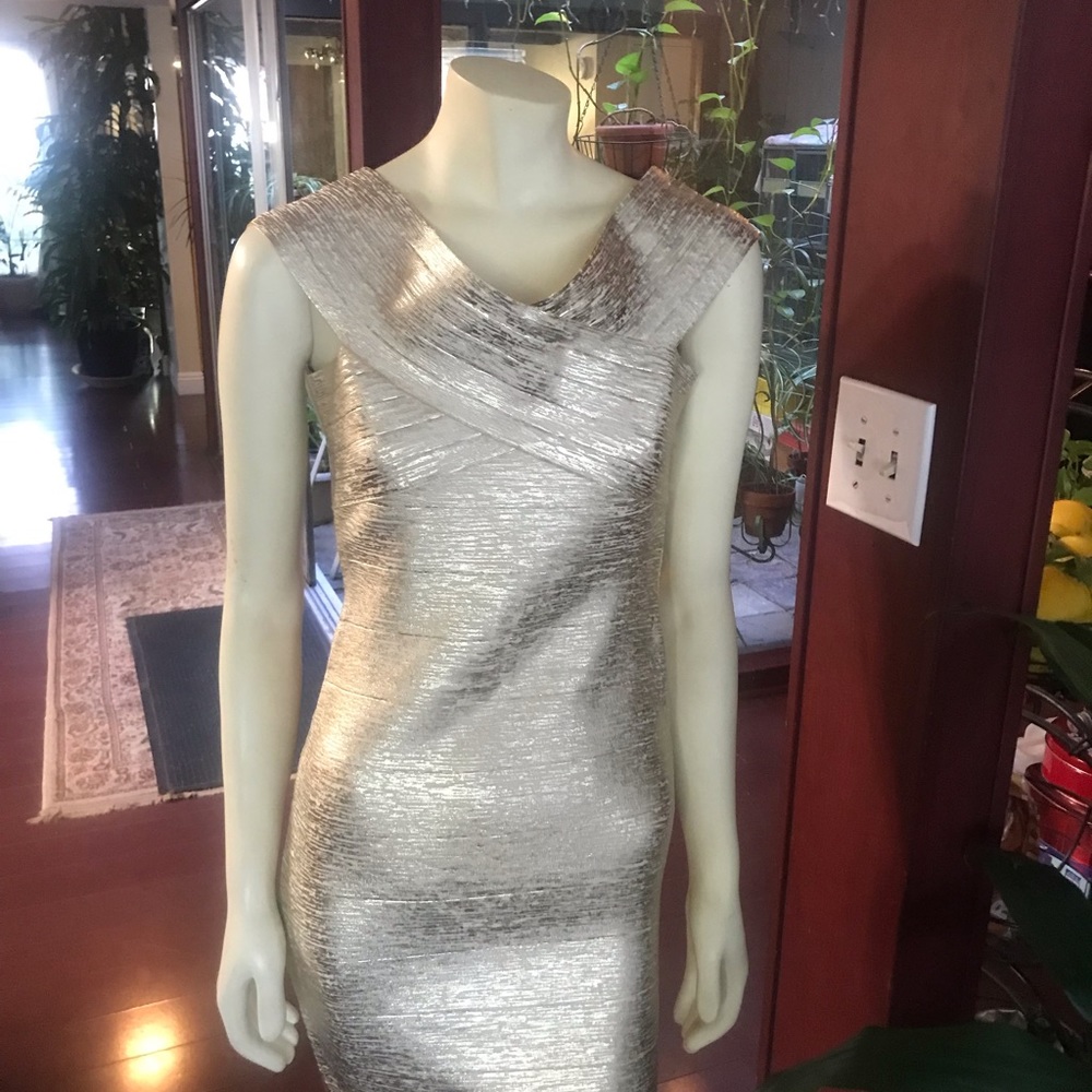 “NEW ARRIVAlS” Brand-New Women’s BeBe Champagne Dress, size S